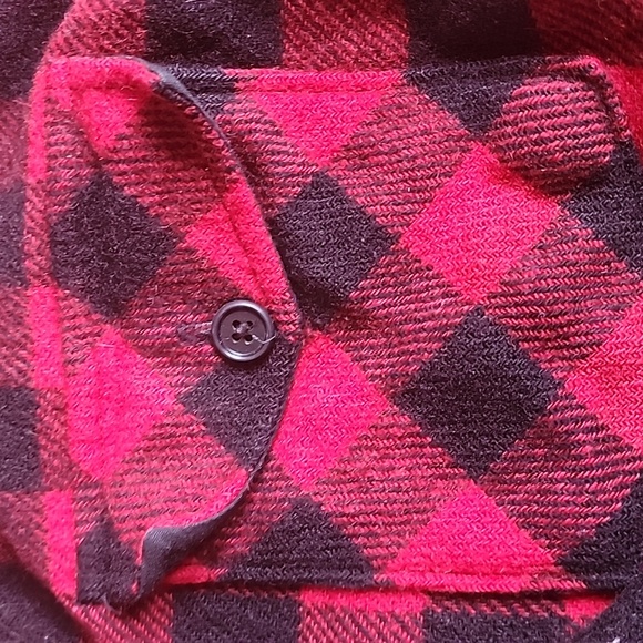 Checkered Woolrich Wool shirt. Red and Black Size XL - Picture 3 of 5